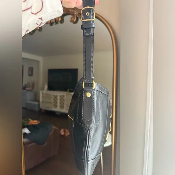 Coach Hamilton Black Leather Brass Hardware Shoulder Bag - Picture 4 of 10